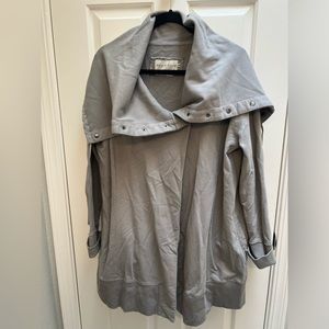 XL Evy's Tree Claire in flint gray.